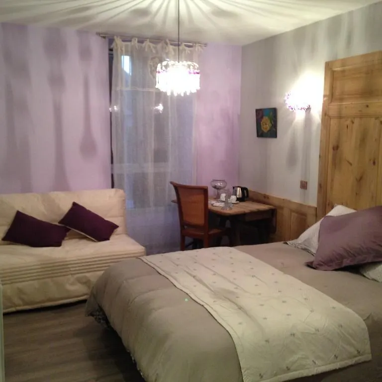 Bed and Breakfast Aux Pierres Magiques à Saint-Laurent-de-Chamousset