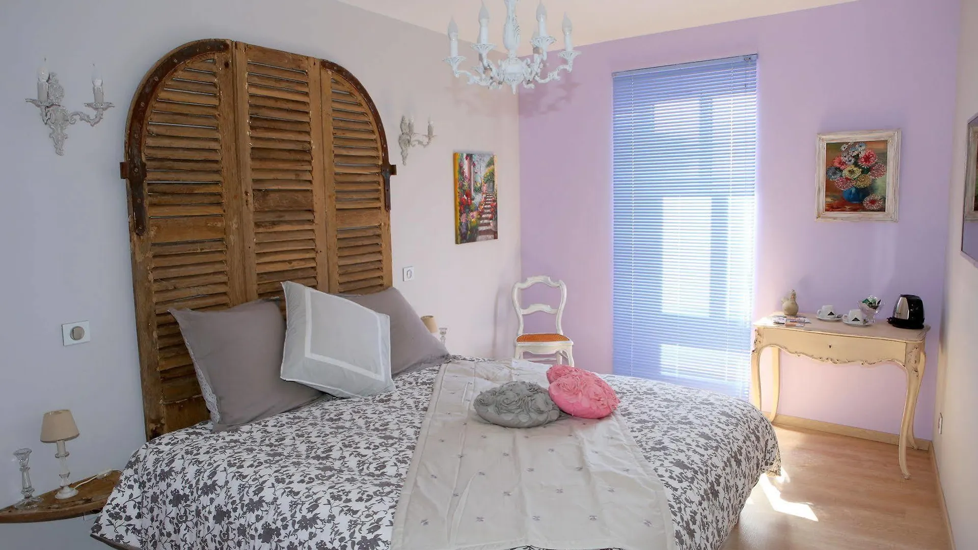 *** Couette-café Bed and Breakfast Aux Pierres Magiques à Saint-Laurent-de-Chamousset France