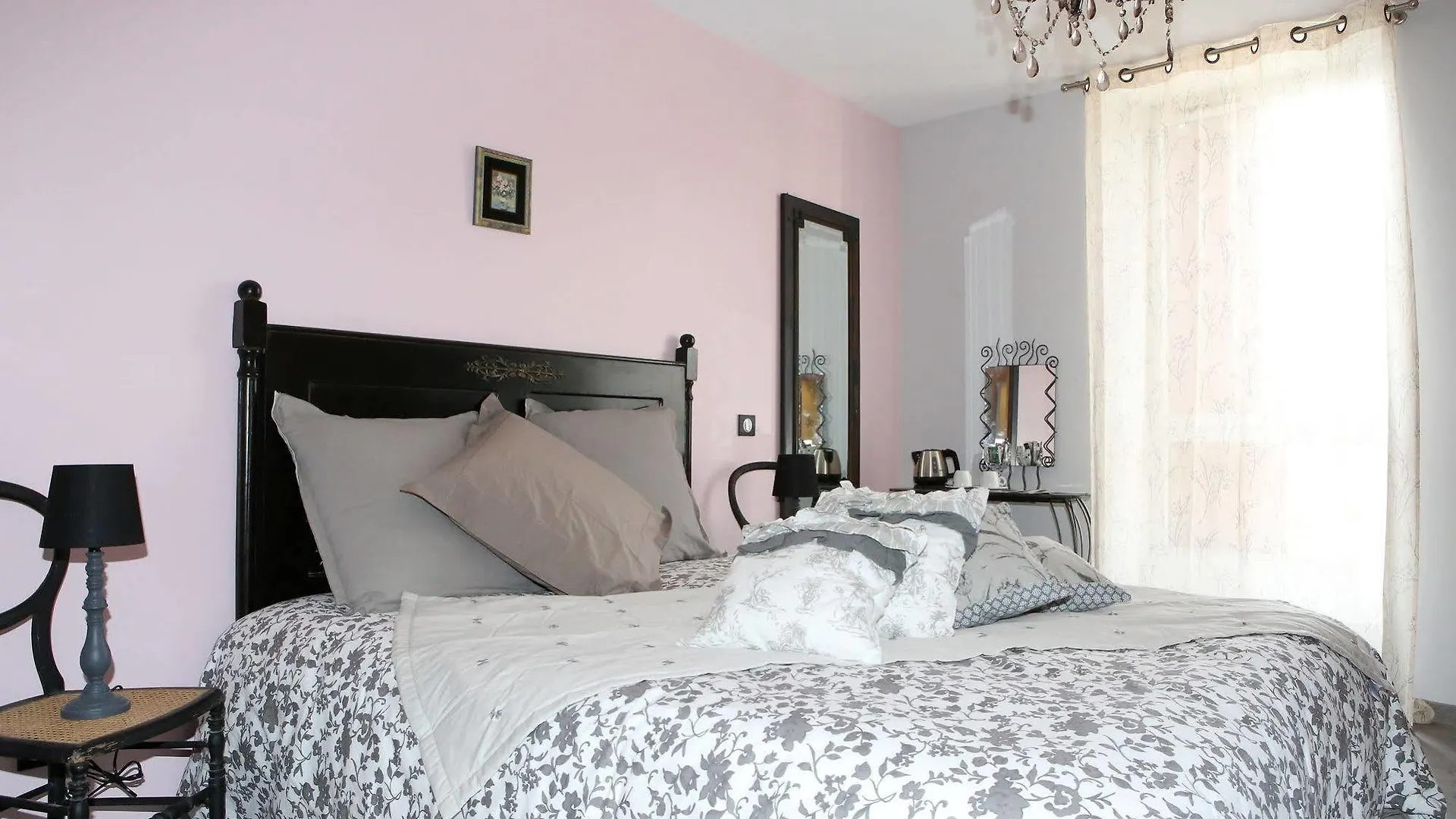 Bed and Breakfast Aux Pierres Magiques à Saint-Laurent-de-Chamousset