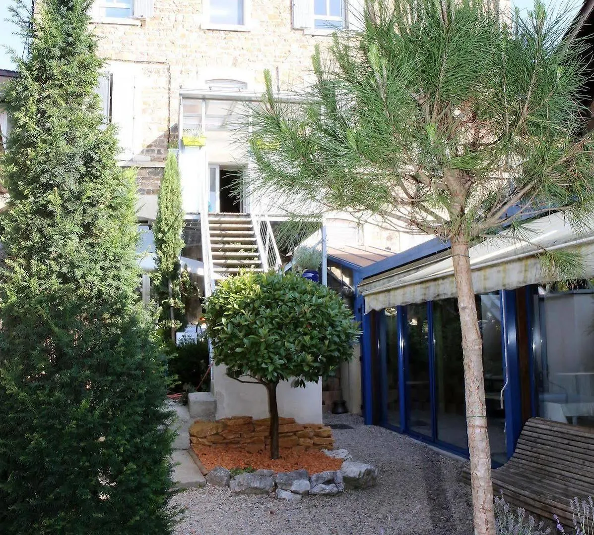 Bed and Breakfast Aux Pierres Magiques à Saint-Laurent-de-Chamousset 3*,